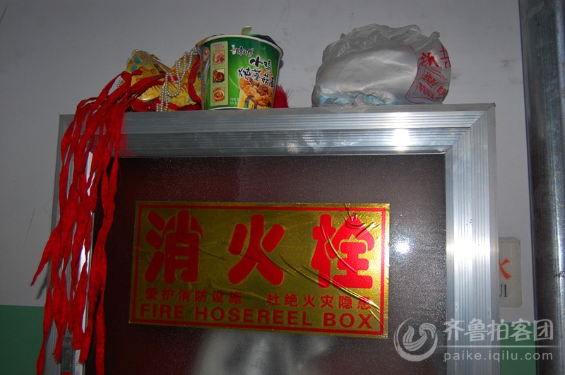 消火栓怎么就成了物品架? - 滨州拍客 - 齐鲁社