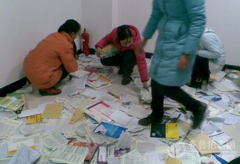 郑州华信学院自修室竟然这样对付占座的学生 