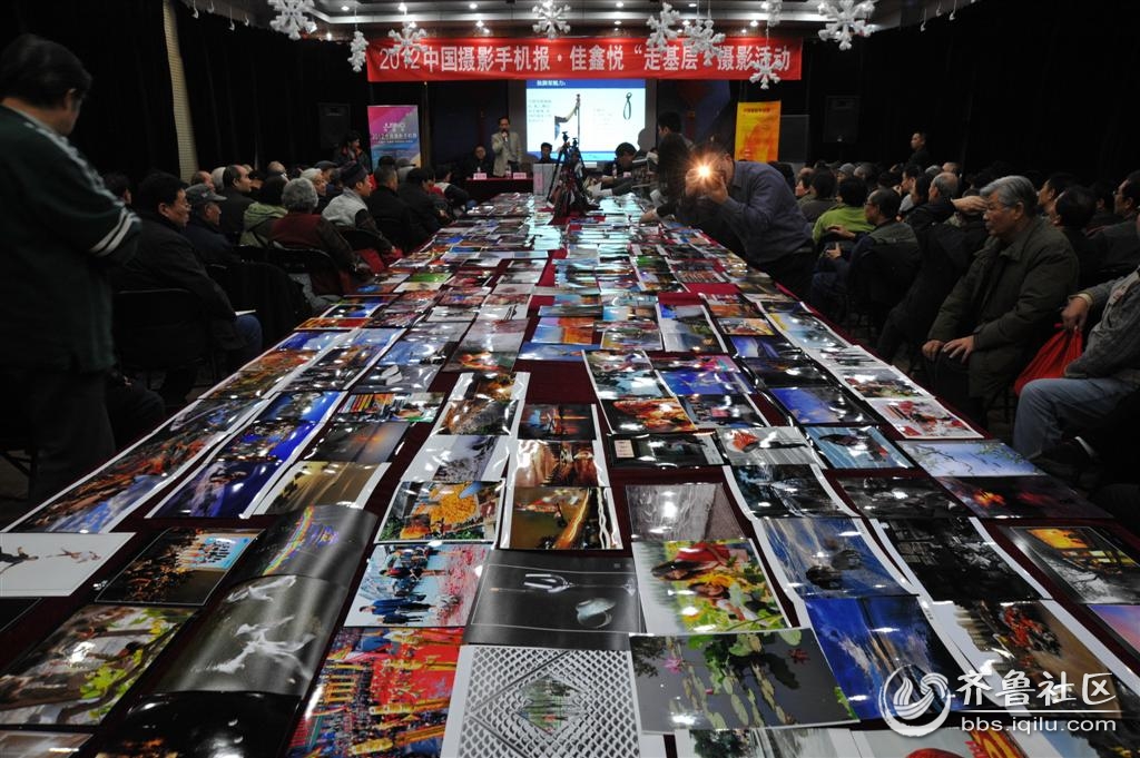 2012中国摄影报“佳鑫悦”走基层摄影比赛评选现场 .JPG