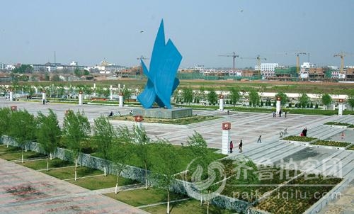 临清运河文化广场位于临清市区范围的中心位置,西邻永青路