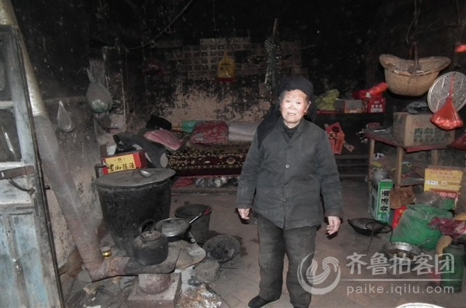 近八十老母
