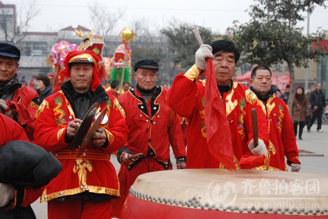 敲锣打鼓庆盛世