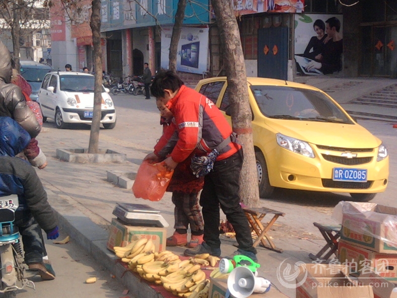 寒风中卖香蕉的兄妹俩!【手机拍摄】 - 菏泽拍