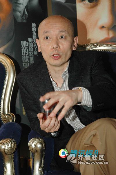 葛优江苏秘购简易游艇样子更像是水上碰碰车