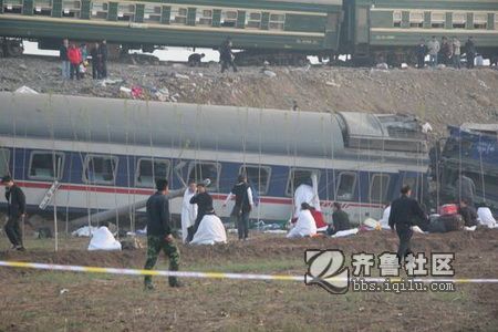 胶济铁路发生客车脱线相撞事故.jpg