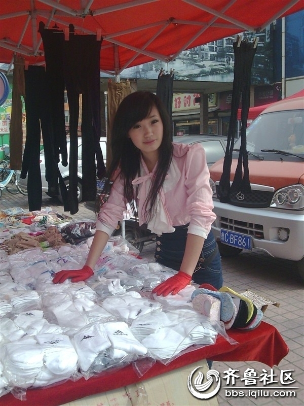 淄博周村 摆地摊 卖<em>袜子</em>的 东北<em>姑娘</em> - 淄博<em>论坛</em>