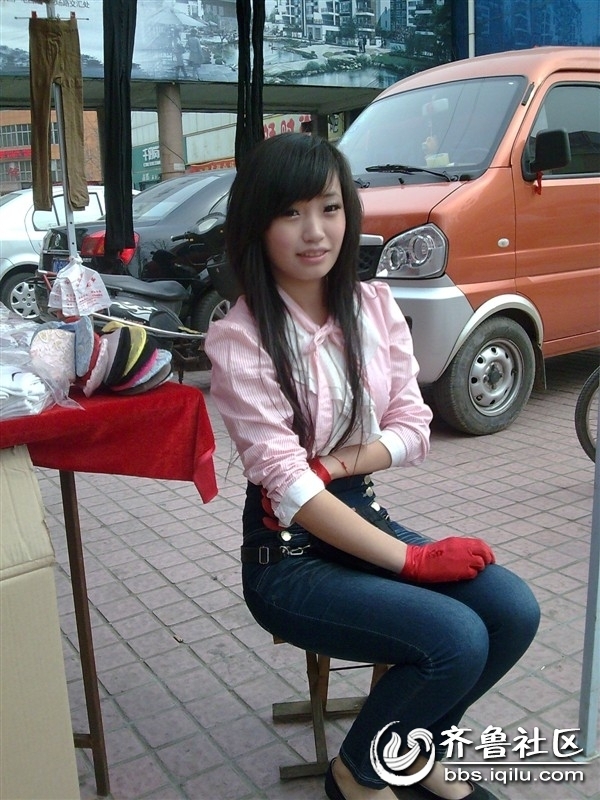 摆摊卖<em>袜子</em>的东北<em>姑娘</em> <em>袜子</em>(西施) 摆摊图集 - 淄