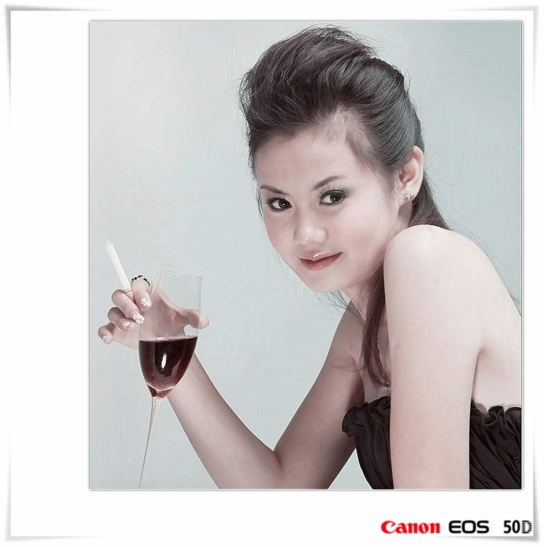 喜欢<em>抽烟喝酒</em>的两位美女 - 人像摄影 - 齐鲁社区