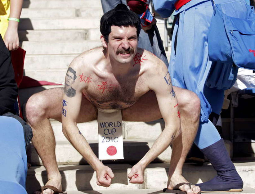 世界杯荷兰对阵<em>日本</em> 疯狂男球迷裸身助威 - 齐