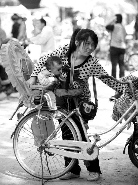 街头<em>喂奶</em>的<em>妇女</em> - 聊城专区 - 齐鲁社区