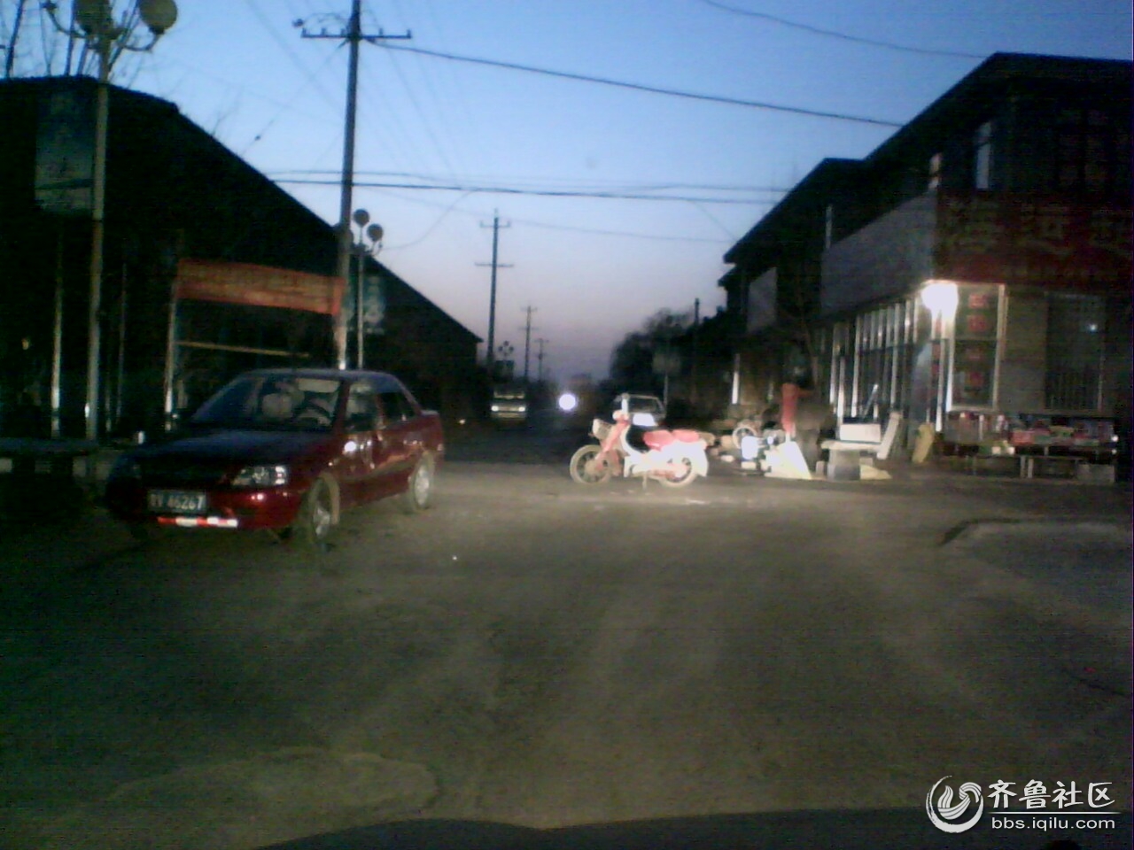 安丘凌河镇某村路口发生交通事故 - 潍坊拍客 - 齐鲁